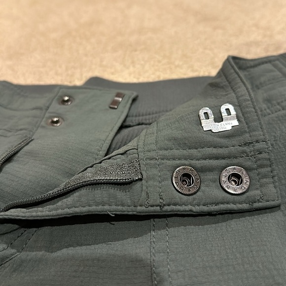 Athleta Olive Green windbreaker athletic capris in great condition! - Picture 3 of 7